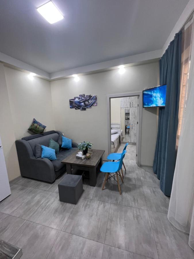 Cool Blue Interior Self Check In Apartamento Erevan Exterior foto
