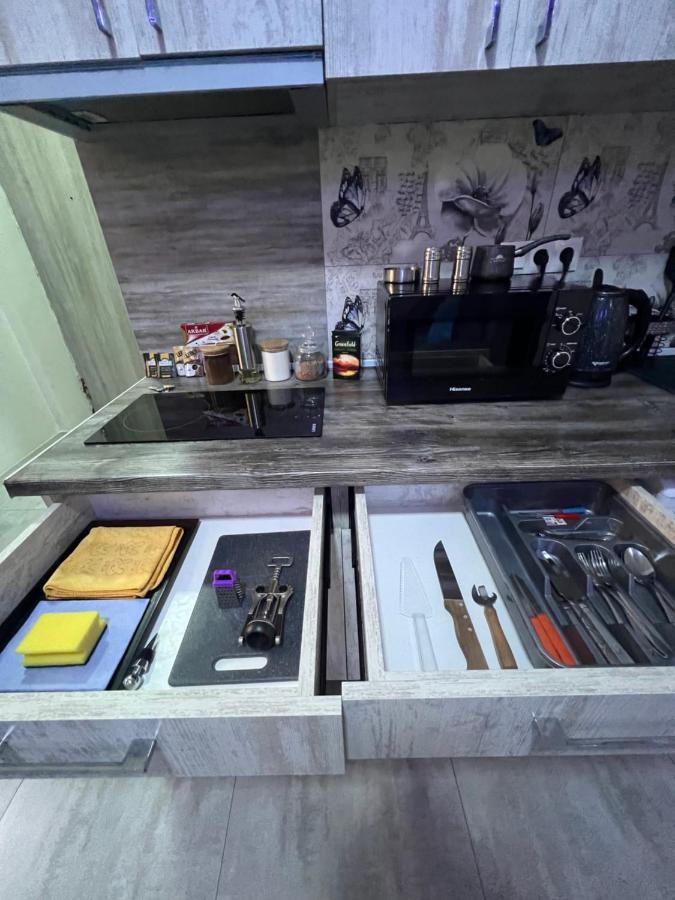 Cool Blue Interior Self Check In Apartamento Erevan Exterior foto