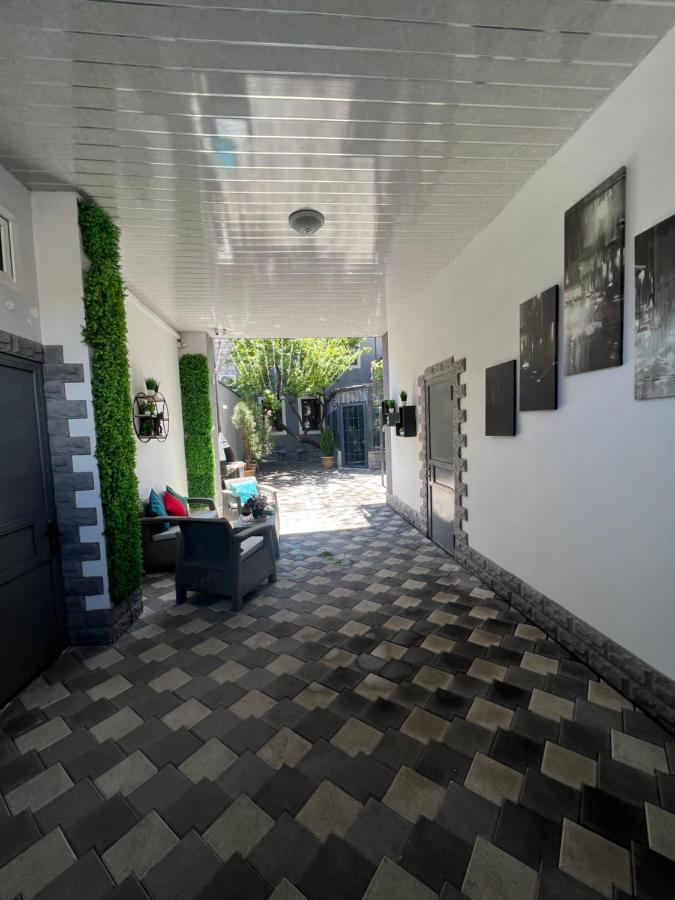 Cool Blue Interior Self Check In Apartamento Erevan Exterior foto