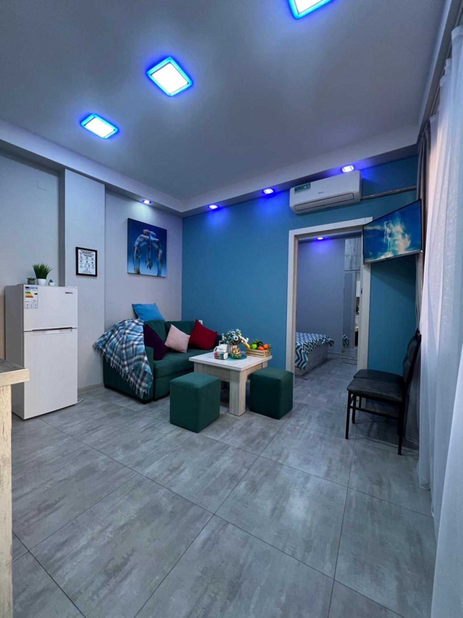 Cool Blue Interior Self Check In Apartamento Erevan Exterior foto