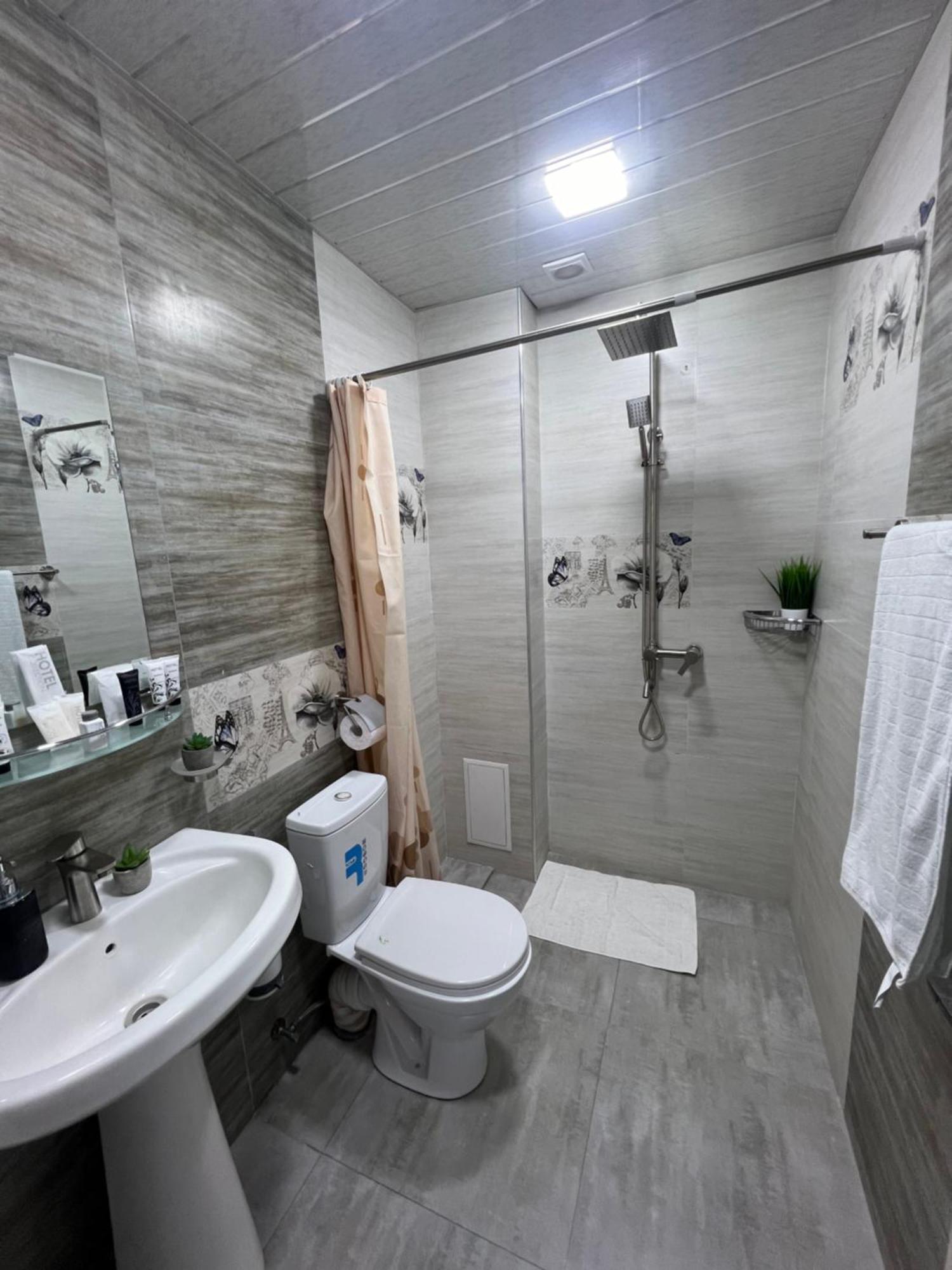 Cool Blue Interior Self Check In Apartamento Erevan Exterior foto