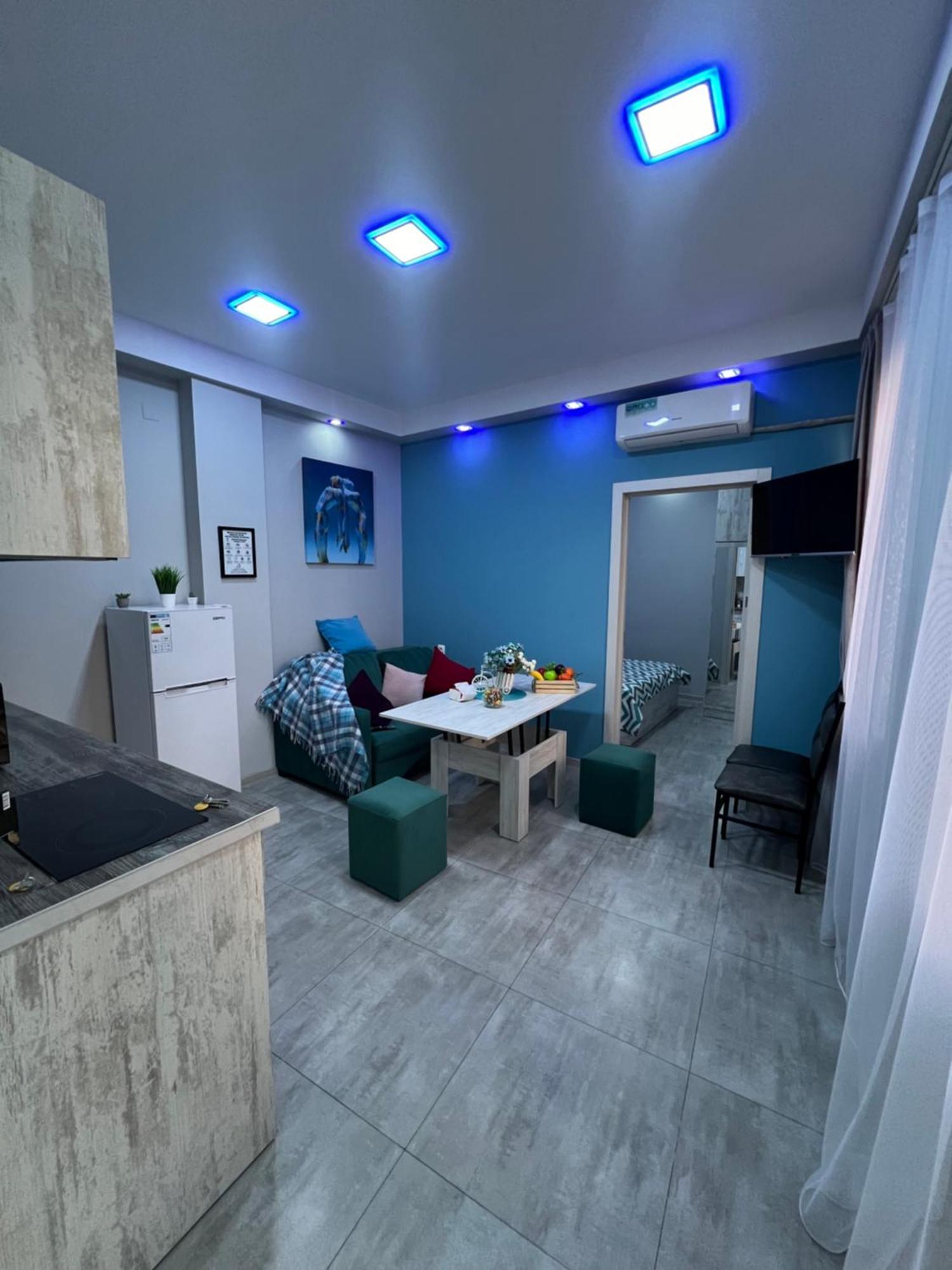 Cool Blue Interior Self Check In Apartamento Erevan Exterior foto