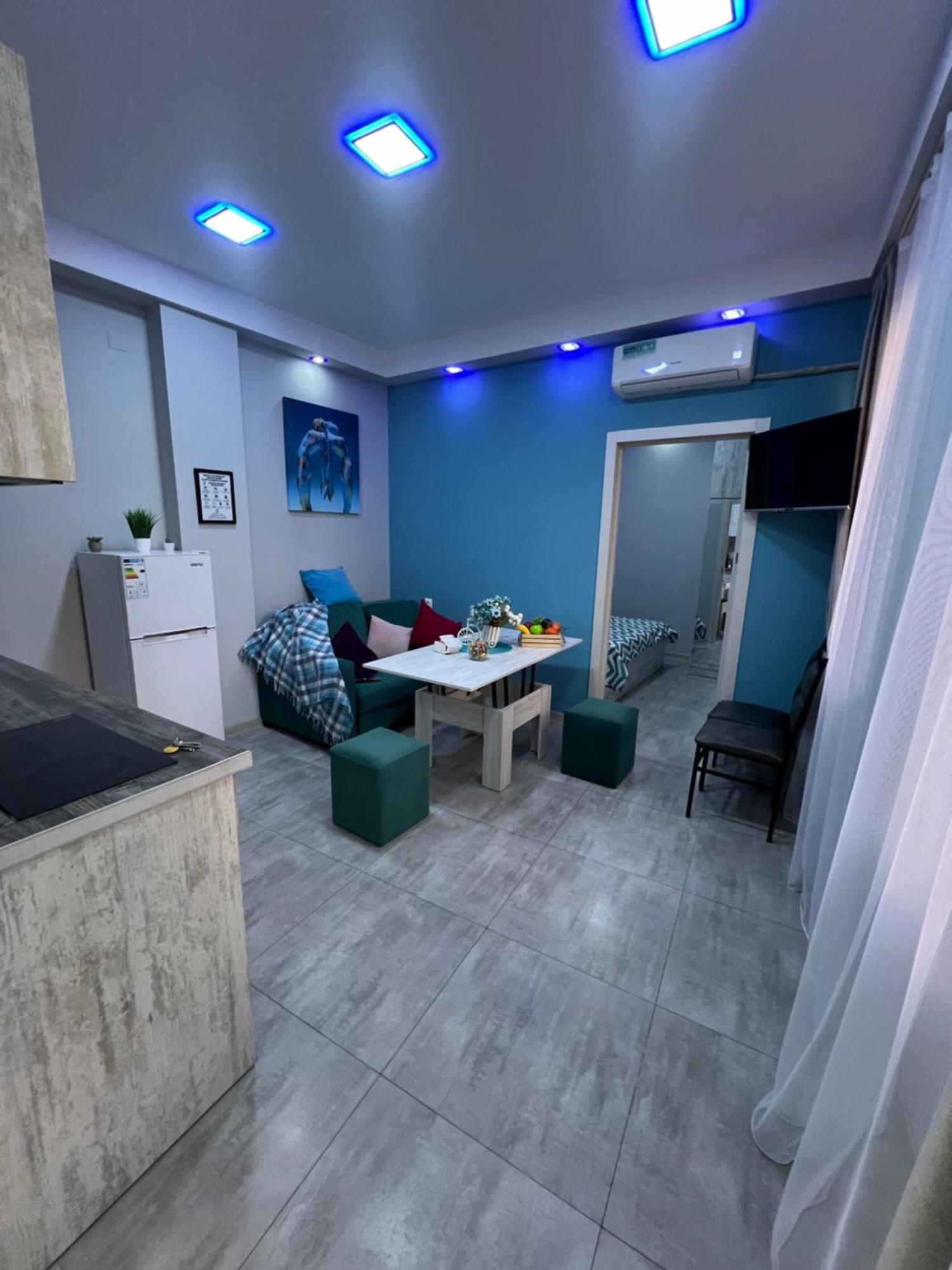 Cool Blue Interior Self Check In Apartamento Erevan Exterior foto