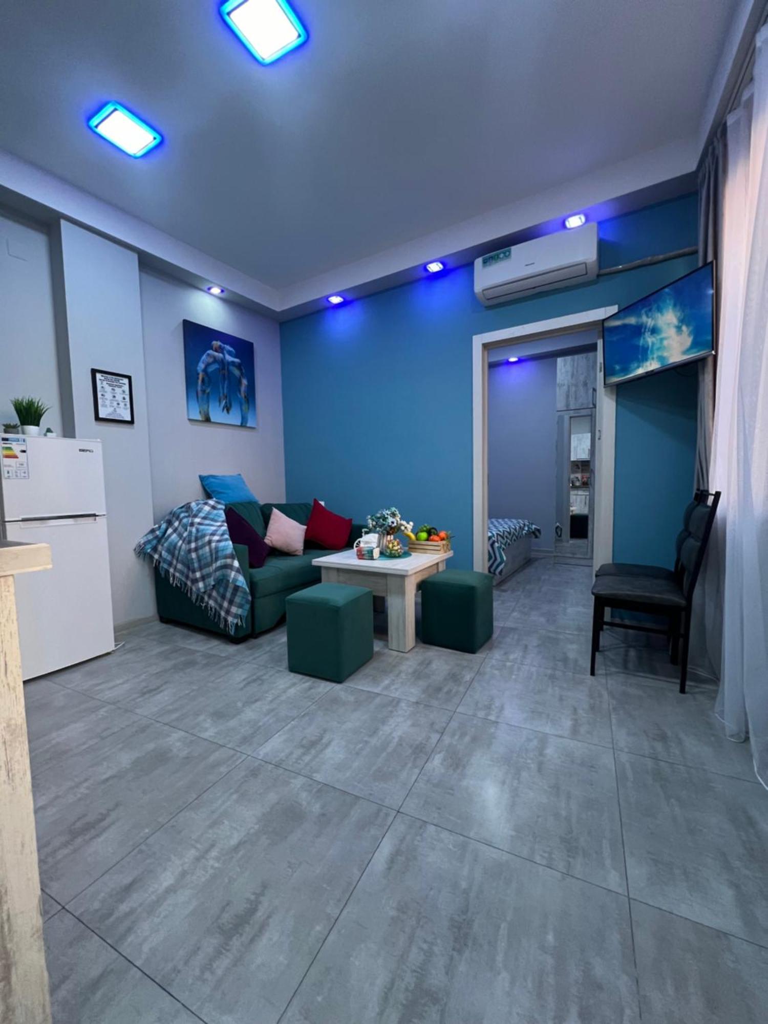 Cool Blue Interior Self Check In Apartamento Erevan Exterior foto