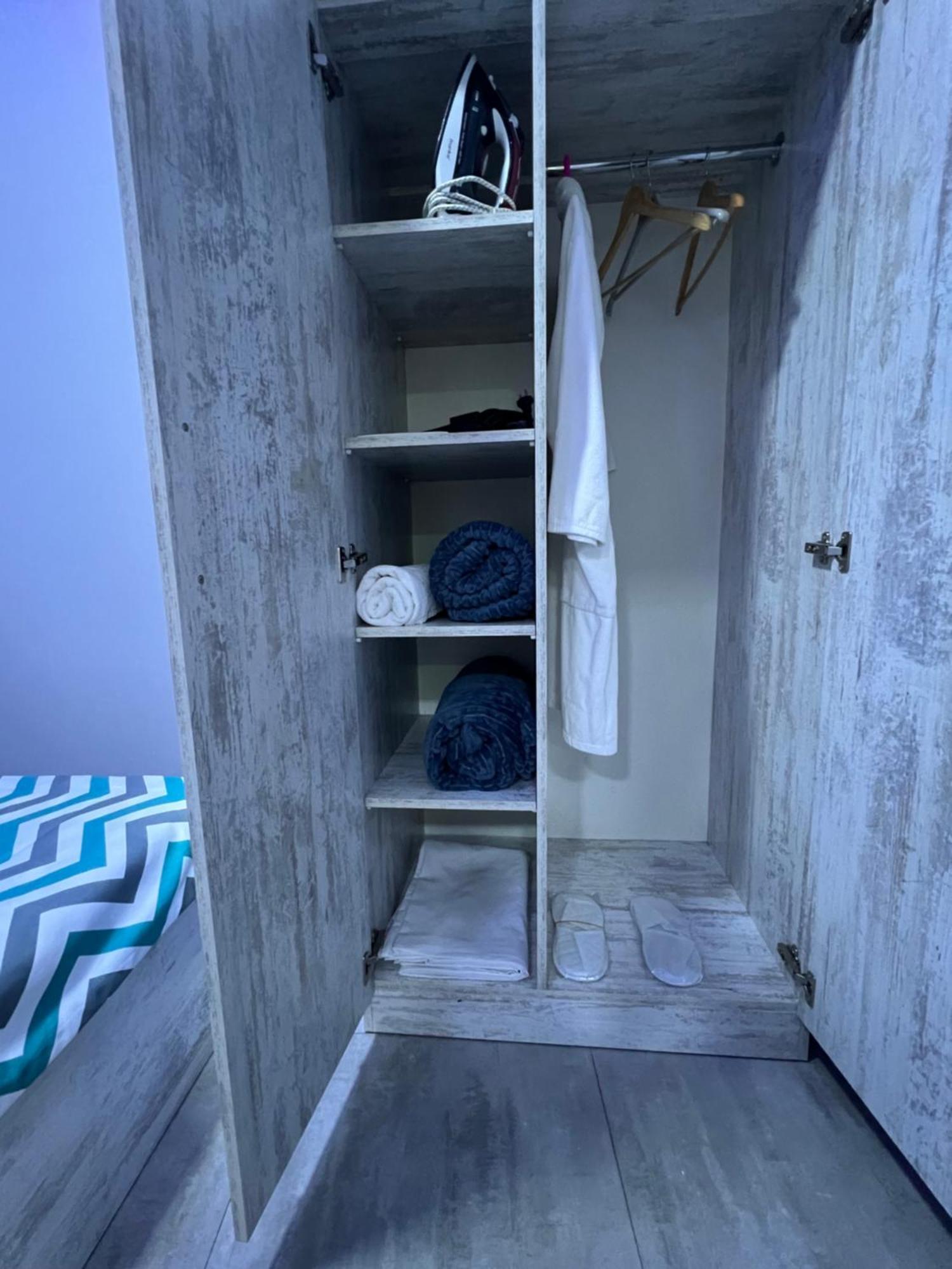 Cool Blue Interior Self Check In Apartamento Erevan Exterior foto