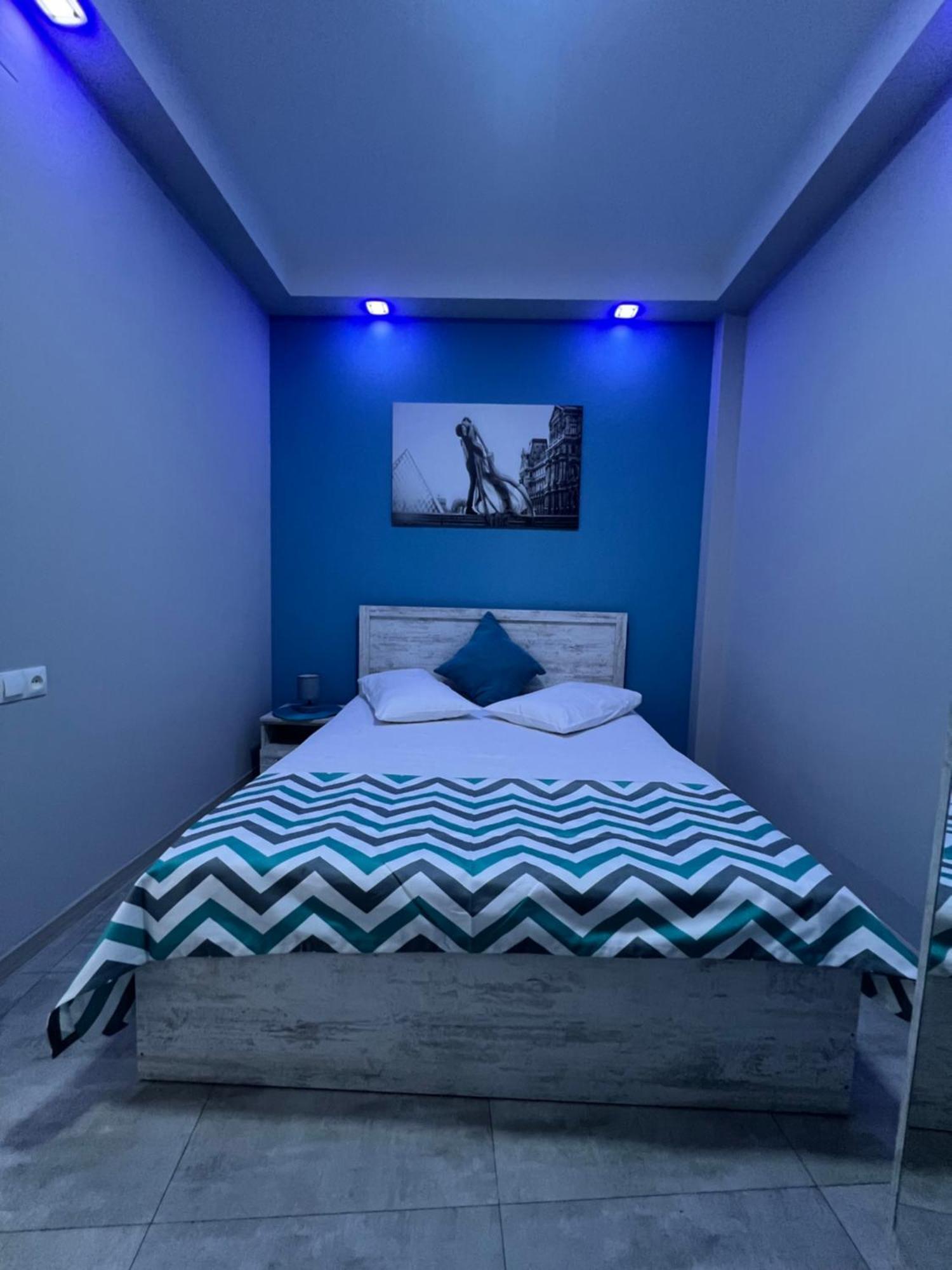 Cool Blue Interior Self Check In Apartamento Erevan Exterior foto