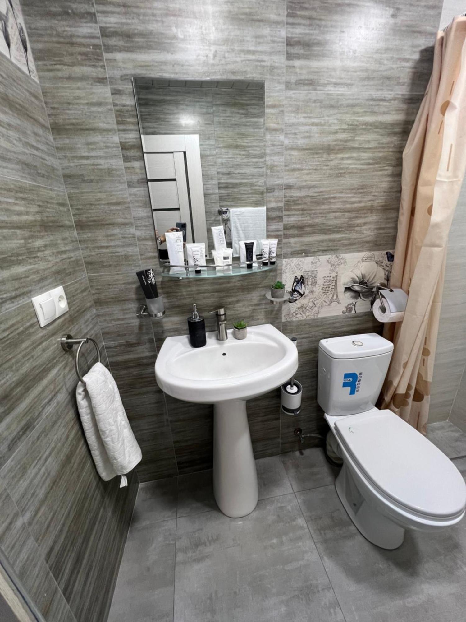 Cool Blue Interior Self Check In Apartamento Erevan Exterior foto