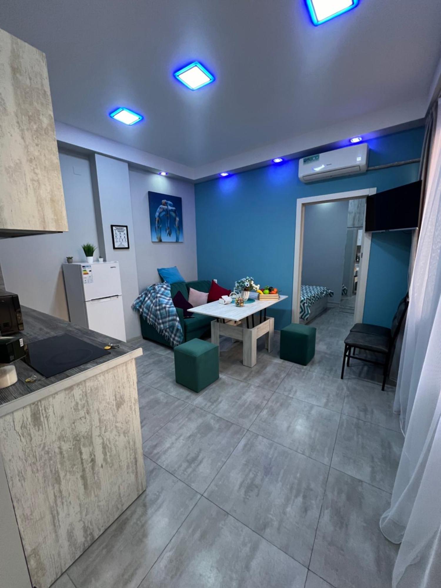 Cool Blue Interior Self Check In Apartamento Erevan Exterior foto