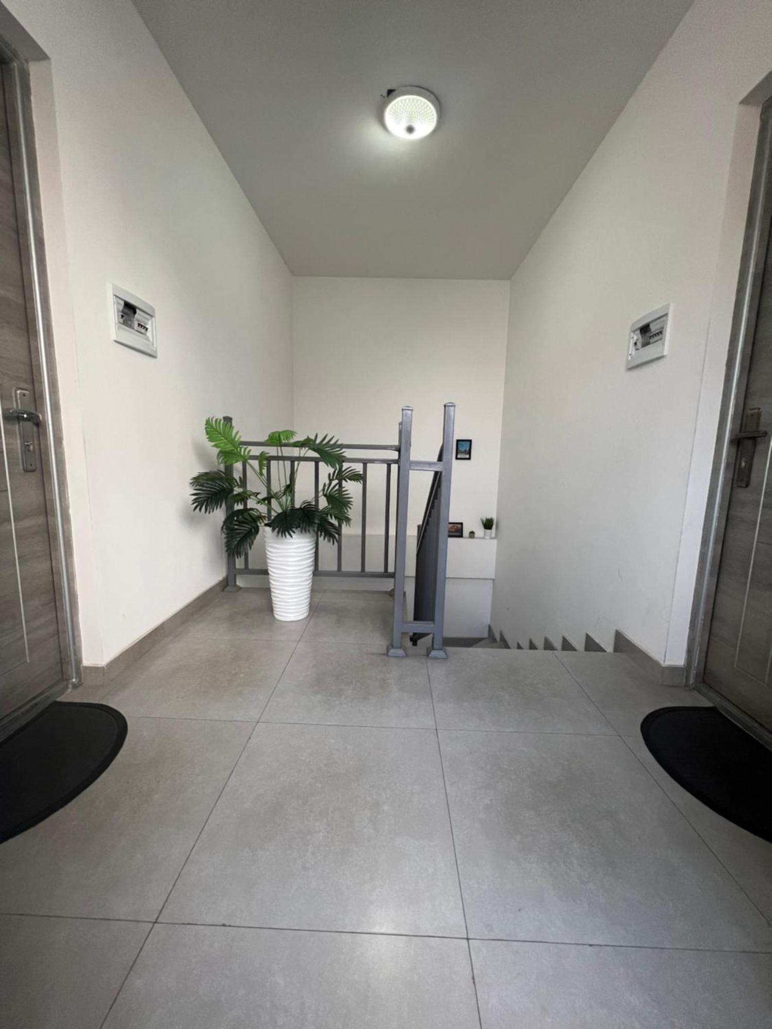 Cool Blue Interior Self Check In Apartamento Erevan Exterior foto